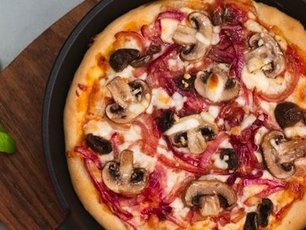 Mantarlı, Soğanlı Pizza