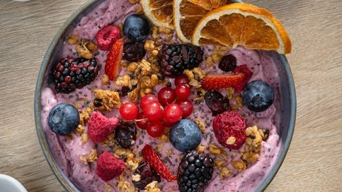 Orman Meyveli Smoothie Bowl