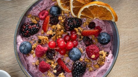 Orman Meyveli Smoothie Bowl