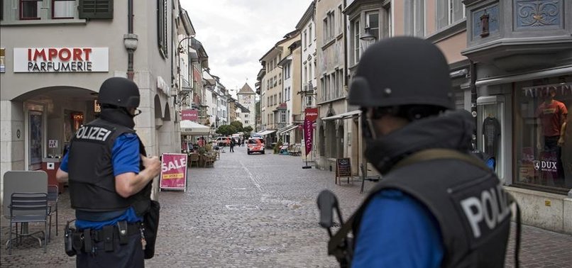 POLICE ARREST 10 IN FRENCH, SWISS COUNTERTERROR RAIDS