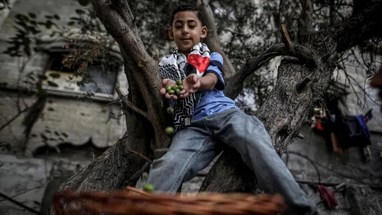 Children keep their traditions alive in Gaza on Palestinian Heritage Day