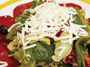 Keçi Peynirli Pancar Salatası