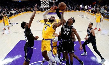 LeBron James sparks Lakers' rally to overtake Kings