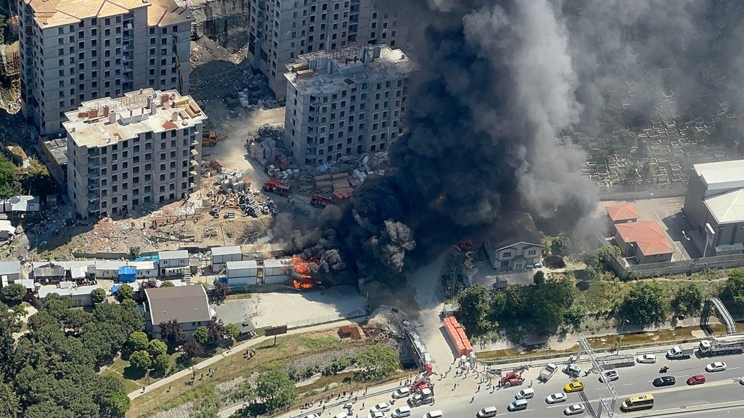 İSTANBUL’DA KORKUTAN YANGIN