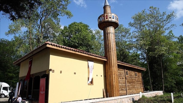 Sakarya’da yenilenen 700 yıllık tarihi cami ibadete açıldı