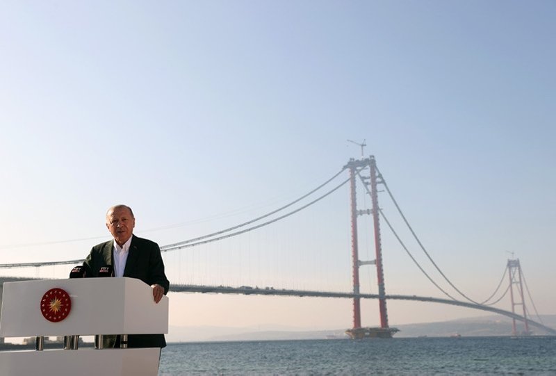 Turkey’s Erdoğan installs final deck of 1915 Çanakkale Bridge
