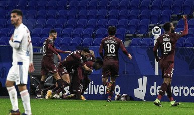 Lyon loses 1-0 at home to Metz, Lille rallies to win