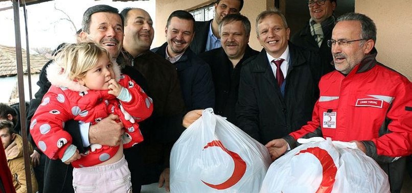 TURKISH RED CRESCENT DISTRIBUTES CLOTHING IN MACEDONIA