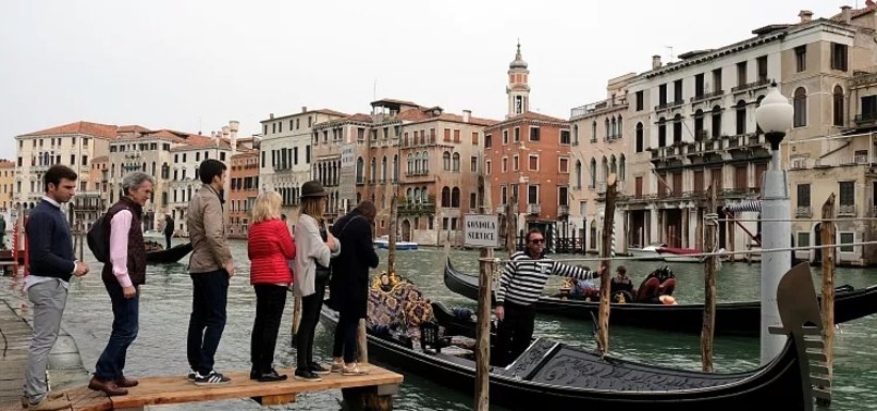 VENICE INTRODUCES DAILY 5 EURO FEE FOR TOURISTS