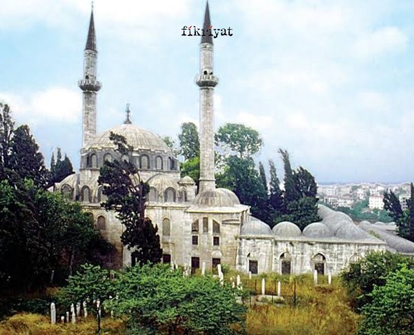 Valide-i Atik Külliyesi: Camii
