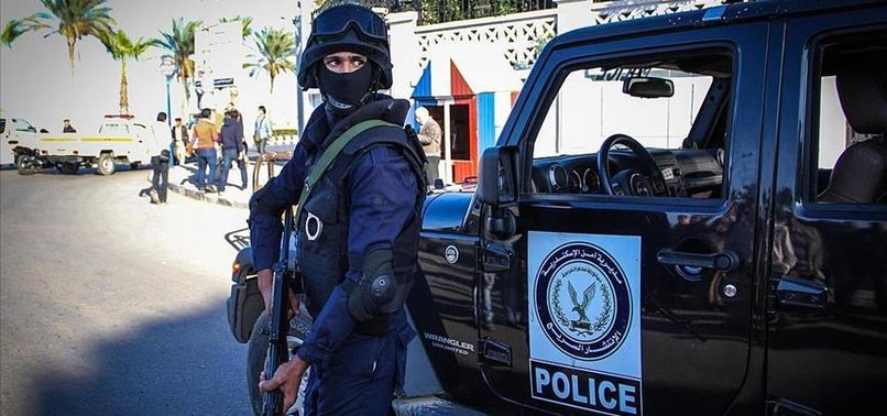 ROADSIDE BOMB KILLS 2 POLICEMEN IN EGYPTS SINAI