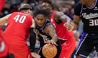 Buddy Hield, Kings edge Blazers in ejection-filled game