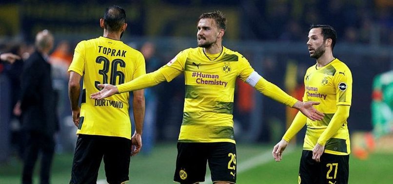 DORTMUND CAPTAIN DEFENDS COACH: PLAYERS MUST GIVE SOMETHING BACK