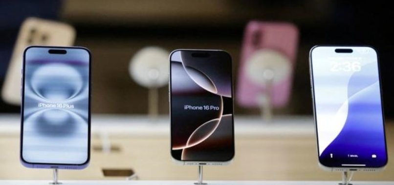 APPLE, SAMSUNG SMARTPHONE SALES DROP