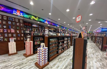 DRınİstinyeParkİzmirdekiyenimağazasıİclalAydınınimzagünüileaçılışyapıyor