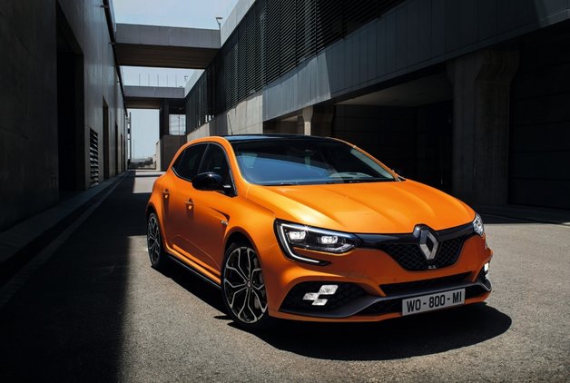 CLİO VE MEGANE R.S. YENİLENDİ