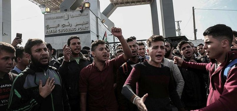 EGYPT CLOSES GAZA CROSSING