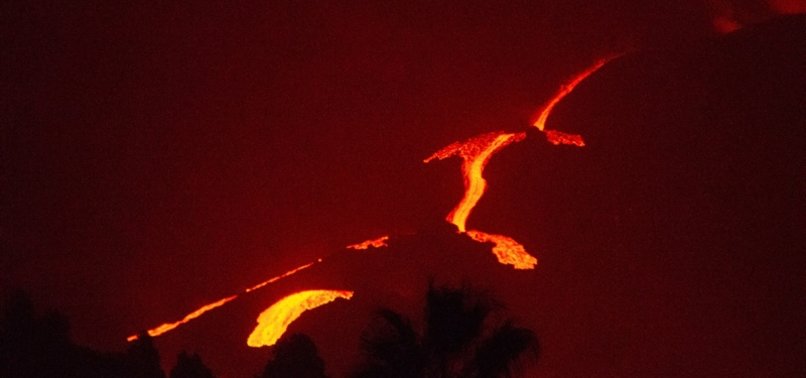 LIVE | SECOND LAVA FLOW FROM LA PALMA VOLCANO DRAWING CLOSER TO THE SEA