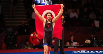 Turkish wrestler Yüksel wins gold in European championships