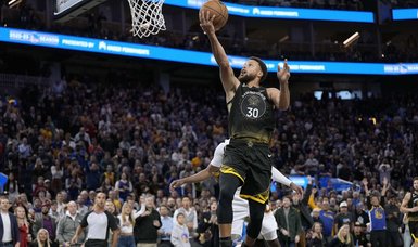 NBA: Curry drives Warriors to win, Morant carries the Grizzlies