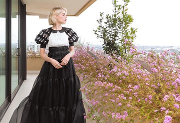 Yeni Marie Antoinette: Lucy Boynton