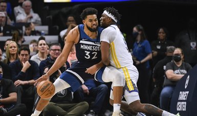 Karl-Anthony Towns scores 39 as Wolves whip Warriors