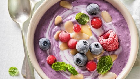 Yaban Mersinli Smoothie Bowl