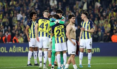 Fenerbahçe claim 2-0 win over 10-men Göztepe at Saracoğlu
