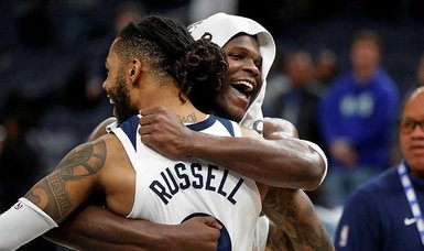 Russell scores 15 points in 4th, Wolves beat Pacers 121-115