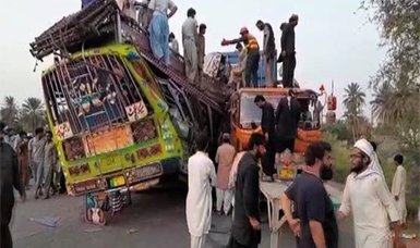 Bus crashes in Pakistan, killing 33 people and injuring 40