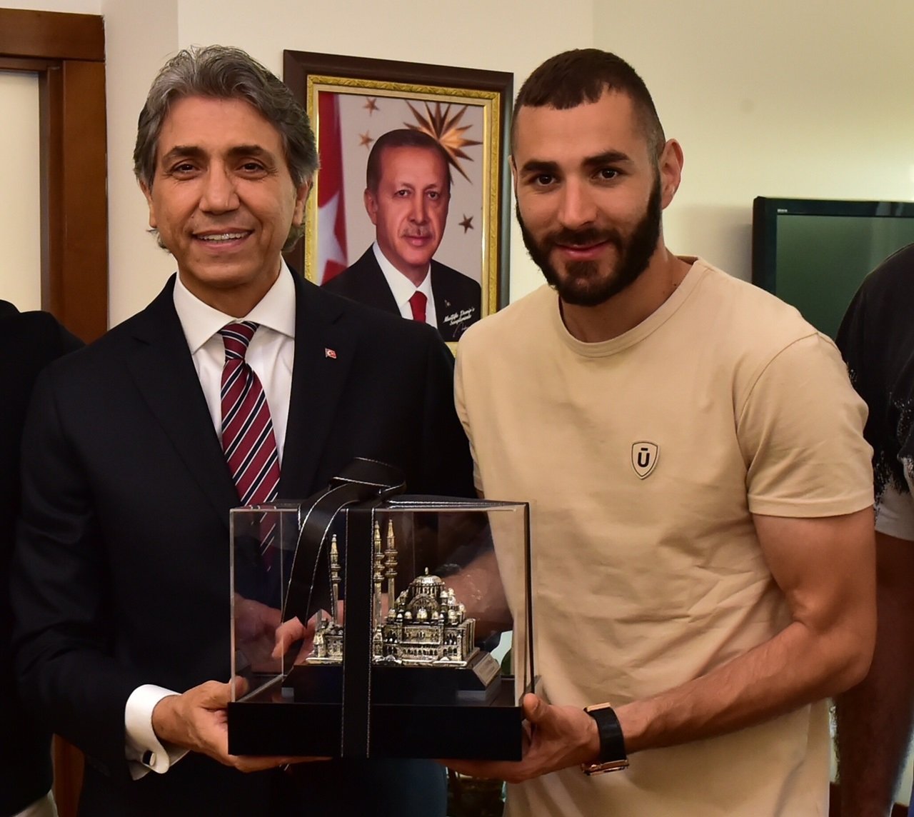 Benzema, Fatih’te iftar progrmına katıldı
