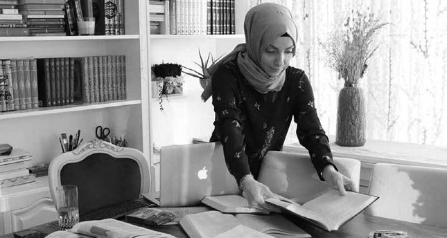 Çocuklarla koşan kadınlar