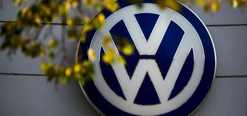 SCANDAL-HIT VOLKSWAGEN EXPECTED TO NAME NEW CEO