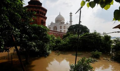 The flood in India reaches the Taj Mahal