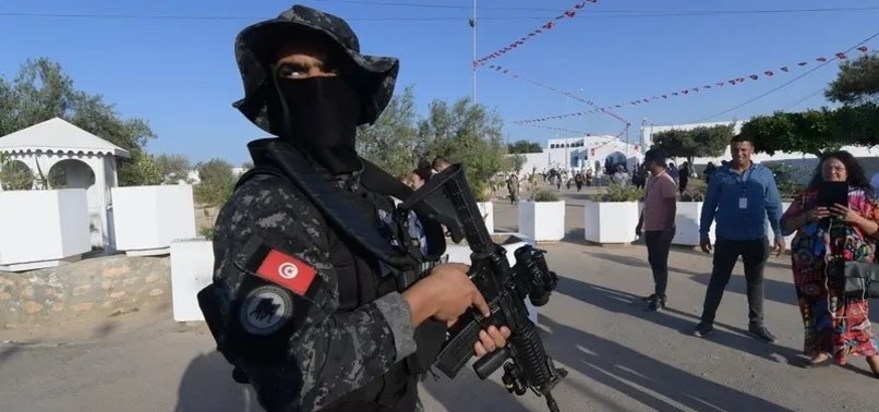 TUNISIA SAYS ATTACKER KILLS FOUR NEAR SYNAGOGUE