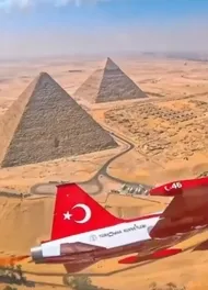 Türk Yıldızları Mısır Piramitleri Üzerinde
