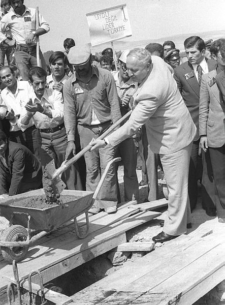 ’Dava’ya atılan imza: Erbakan