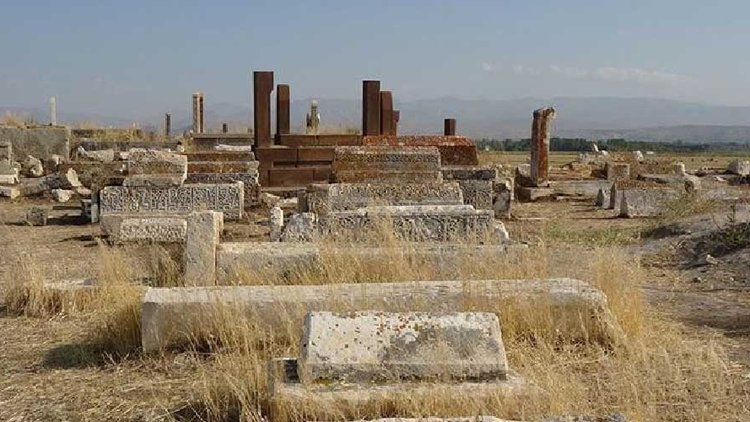 Van’da tarihi Selçuklu-Karakoyunlu Mezarlığı restore edilecek