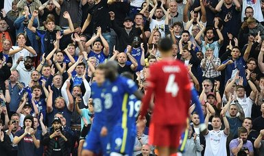 Ten-man Chelsea hold on for 1-1 draw against Liverpool at Anfield