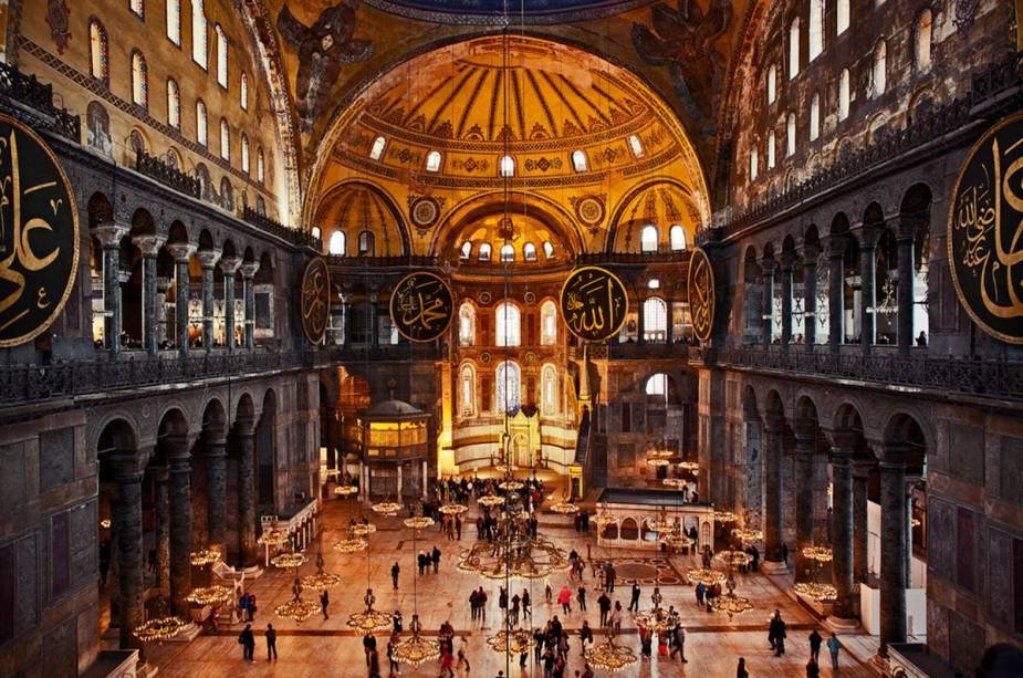 Yeni hüviyetleriyle kiliseden çevrilmiş camiler