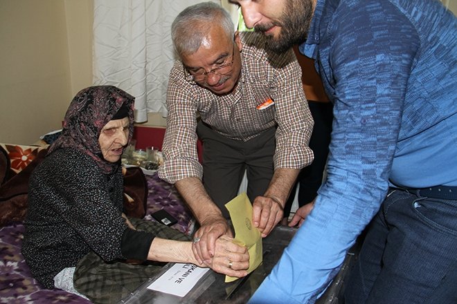 Yatağa bağımlı hastalar için seyyar sandık