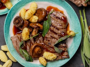 Mantarlı ve Gnocchi’li Biftek