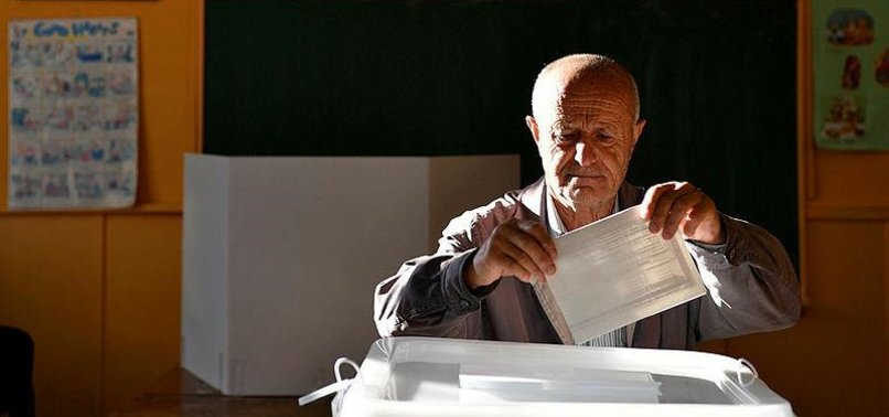 BOSNIANS VOTE FOR LEADERS OF FRAGMENTED NATION