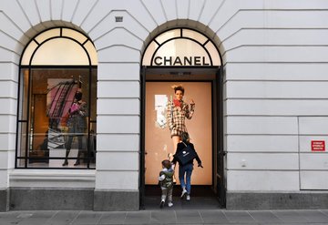 Chanel salgın nedeniyle çanta fiyatlarını artırdı