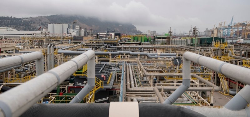 Ukraine stops some Russian gas transmission, adding to energy worries