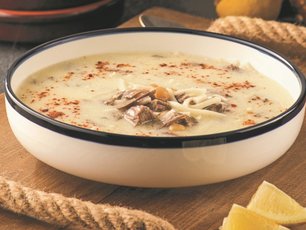 Yoğurt Terbiyeli Etli Erişte Çorbası Tarifi