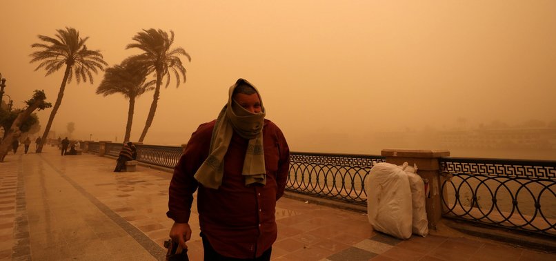SANDSTORM IN EGYPT LEAVES AT LEAST FIVE PEOPLE DEAD