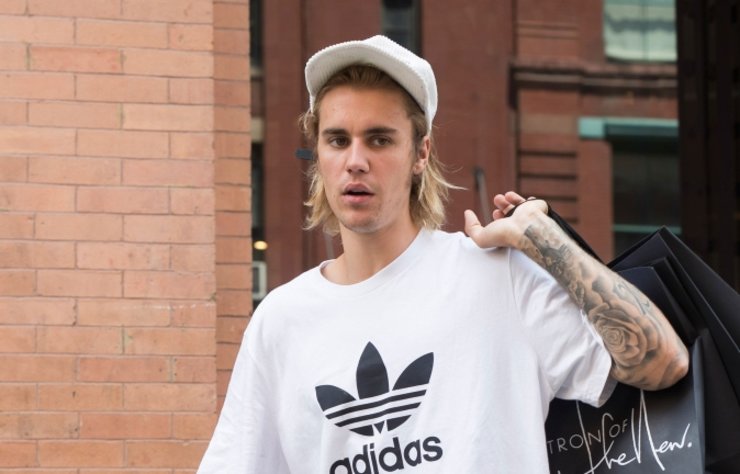 justin bieber karantinada tarzini korudu esquire