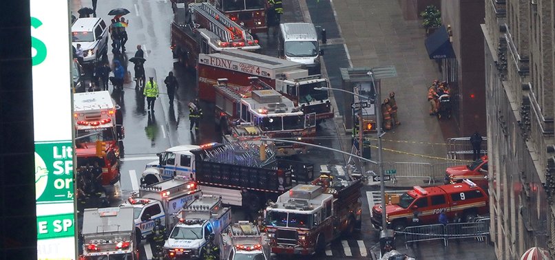 1 DEAD AS HELICOPTER CRASHES ON BUILDING IN NEW YORK CITY