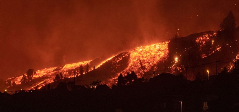 MORE EVACUATIONS AS LAVA POURS FROM CANARIES VOLCANO